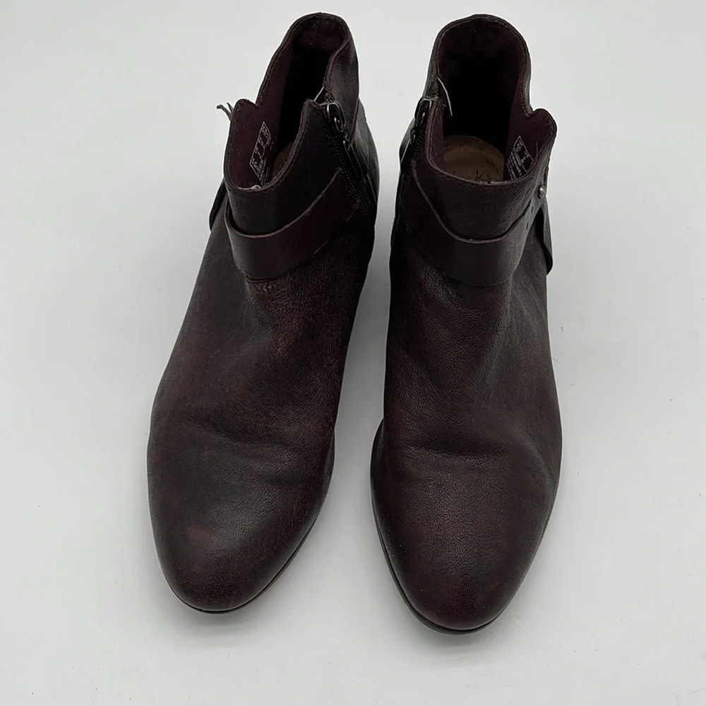 Clarks Red Leather Side Zip Ankle Booties Women Size 9 BLEMISH